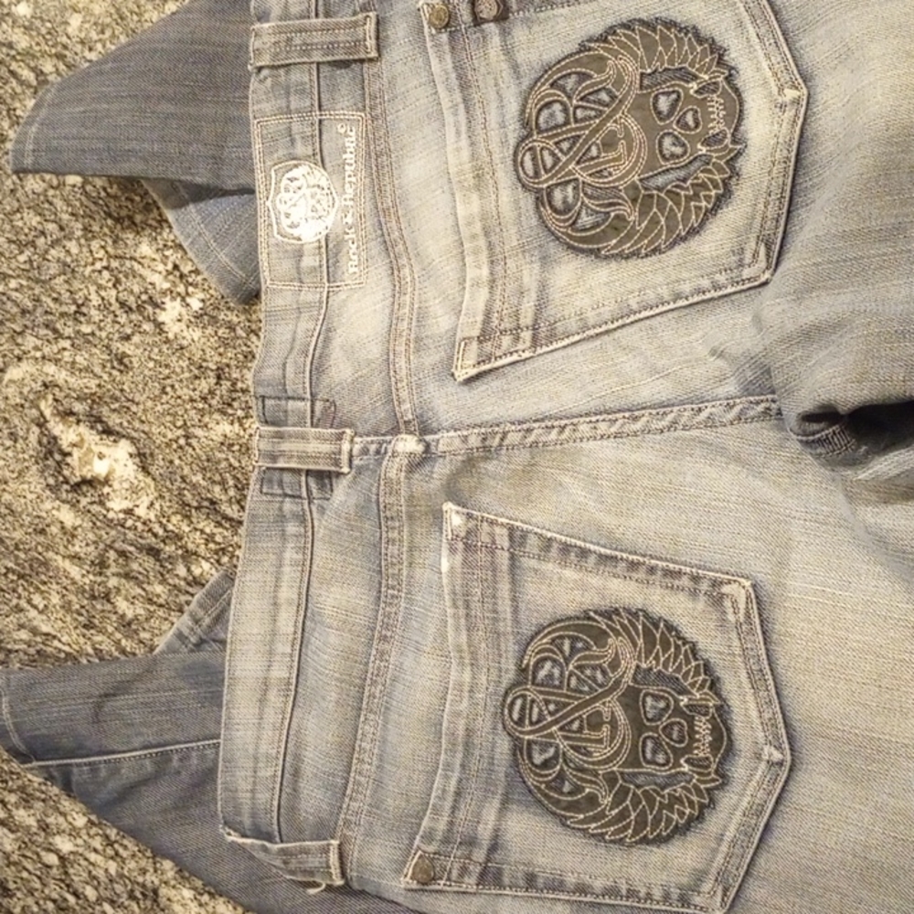 Rock & Republic skull embroidered blue indigo boot cut jeans size 32 x 30
